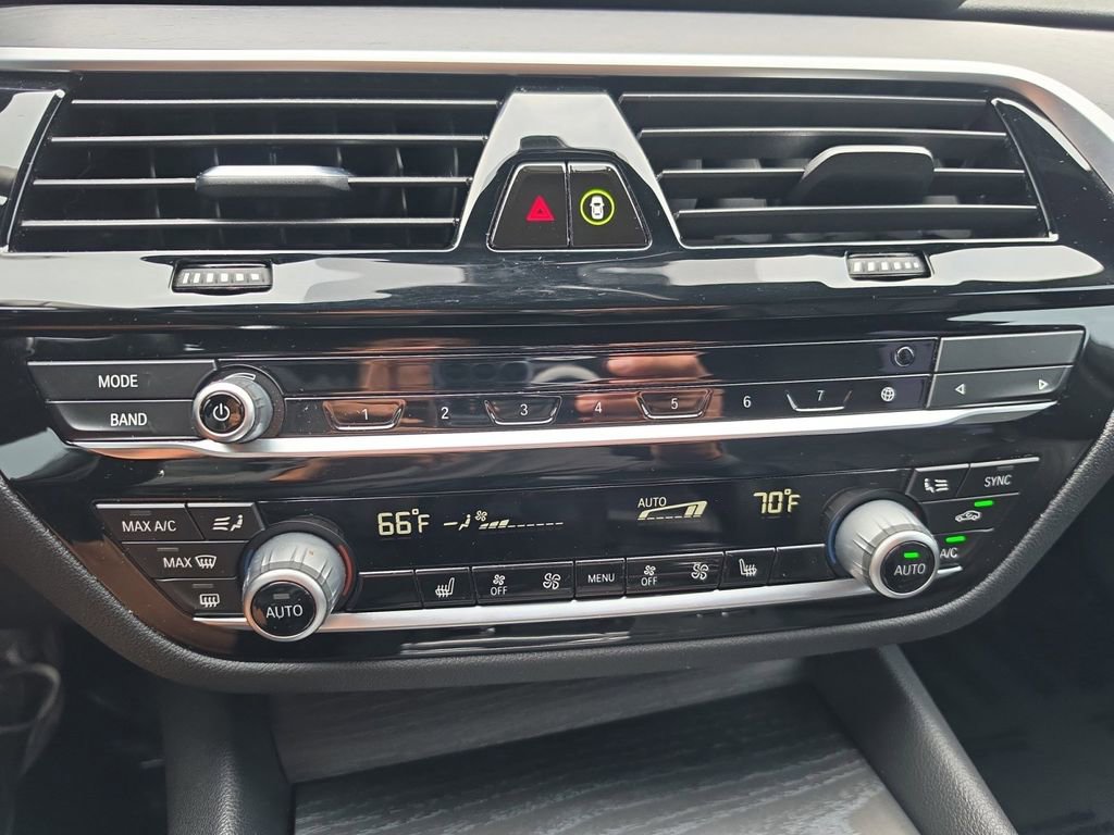 Used 2021 BMW 530i w/ Convenience Package RWD image 18