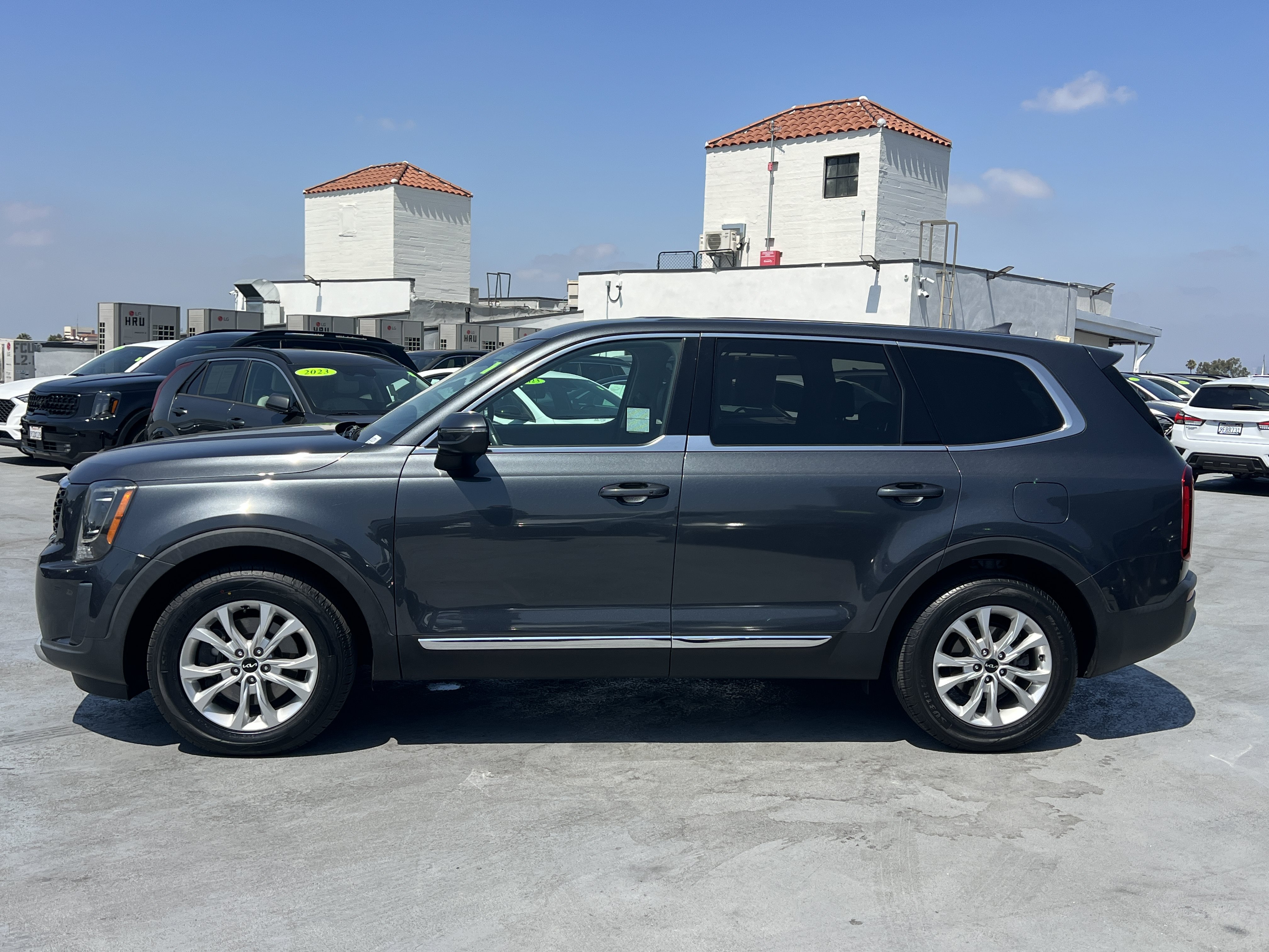 Certified 2022 Kia Telluride LX FWD image 3