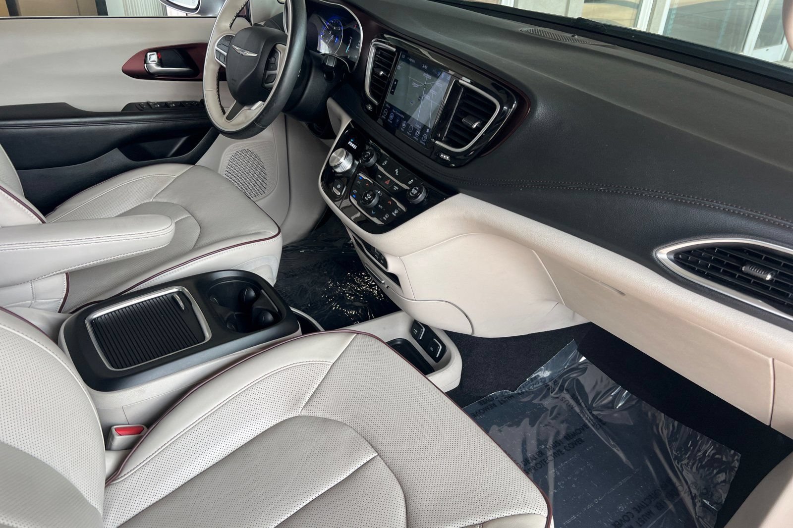 Used 2020 Chrysler Pacifica Limited FWD image 17