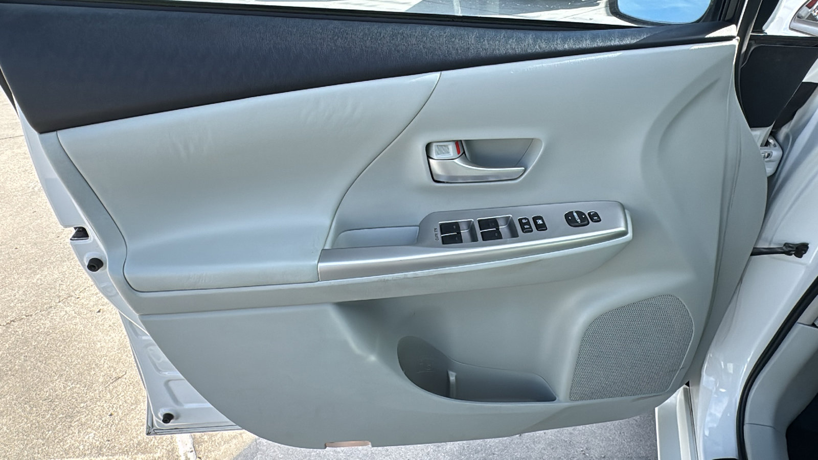 Used 2013 Toyota Prius V image 11