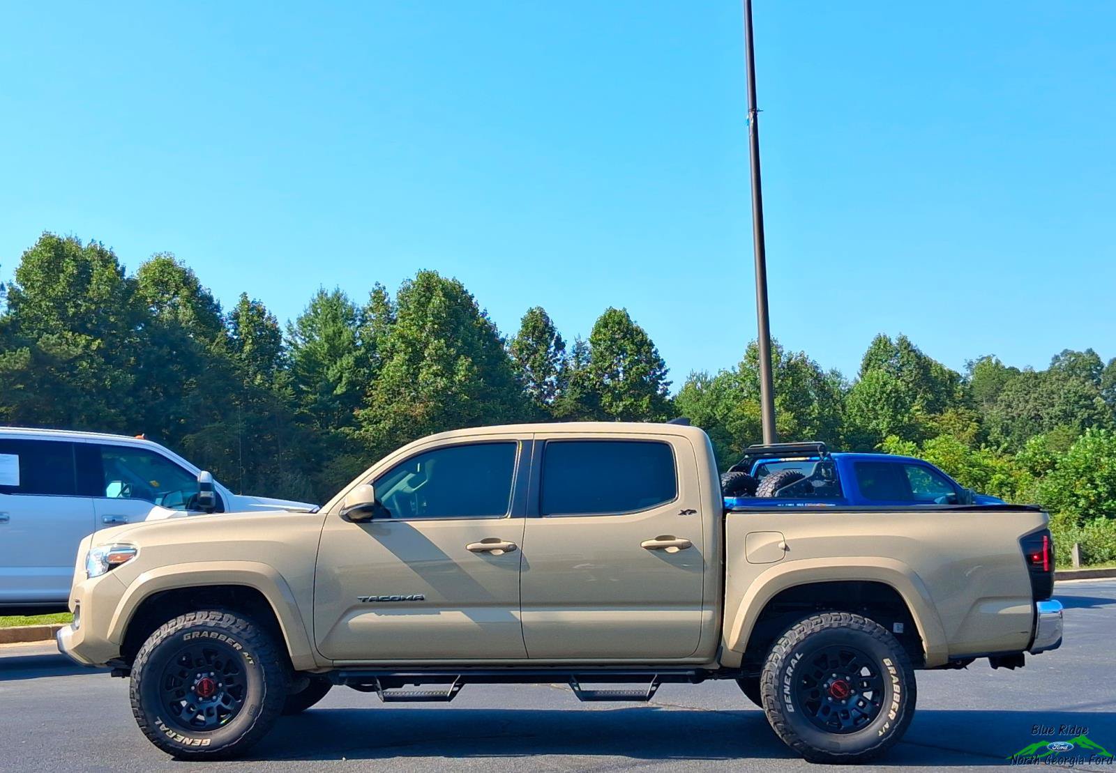 Used 2019 Toyota Tacoma SR5 RWD image 2