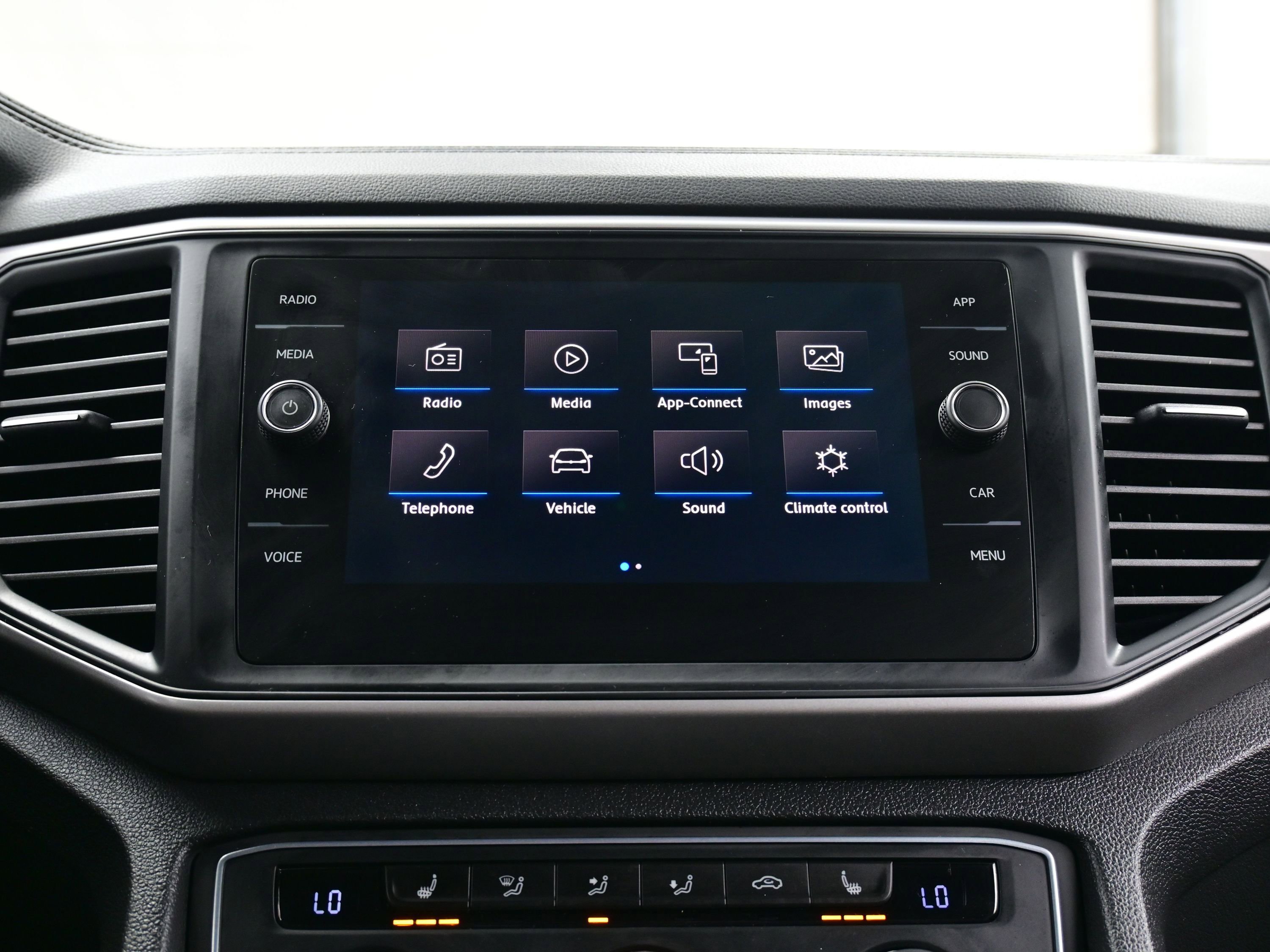 Used 2020 Volkswagen Atlas Cross Sport SE image 18