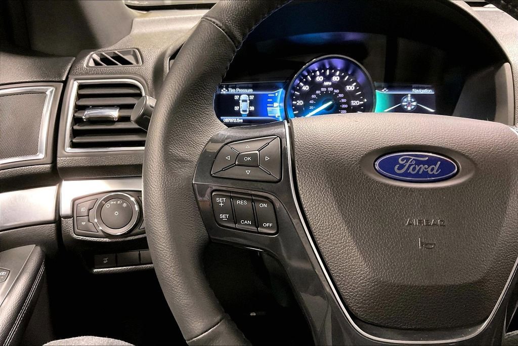 Used 2018 Ford Explorer Limited AWD/4WD image 11