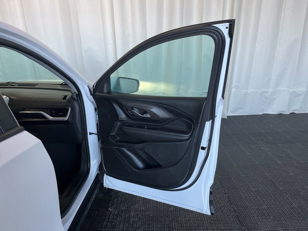 Used 2023 GMC Terrain SLE image 18