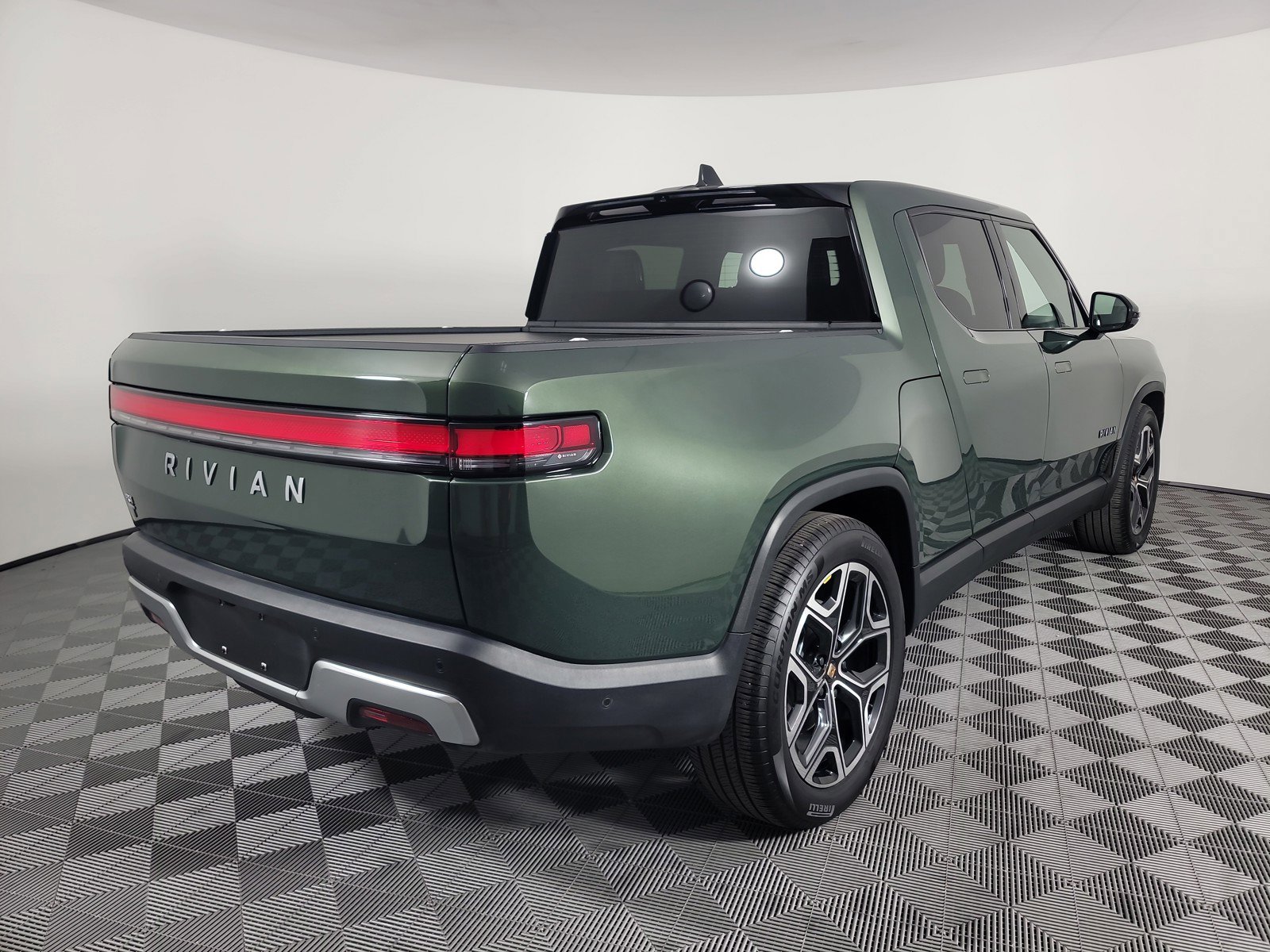 Used 2025 Rivian R1T Adventure image 5