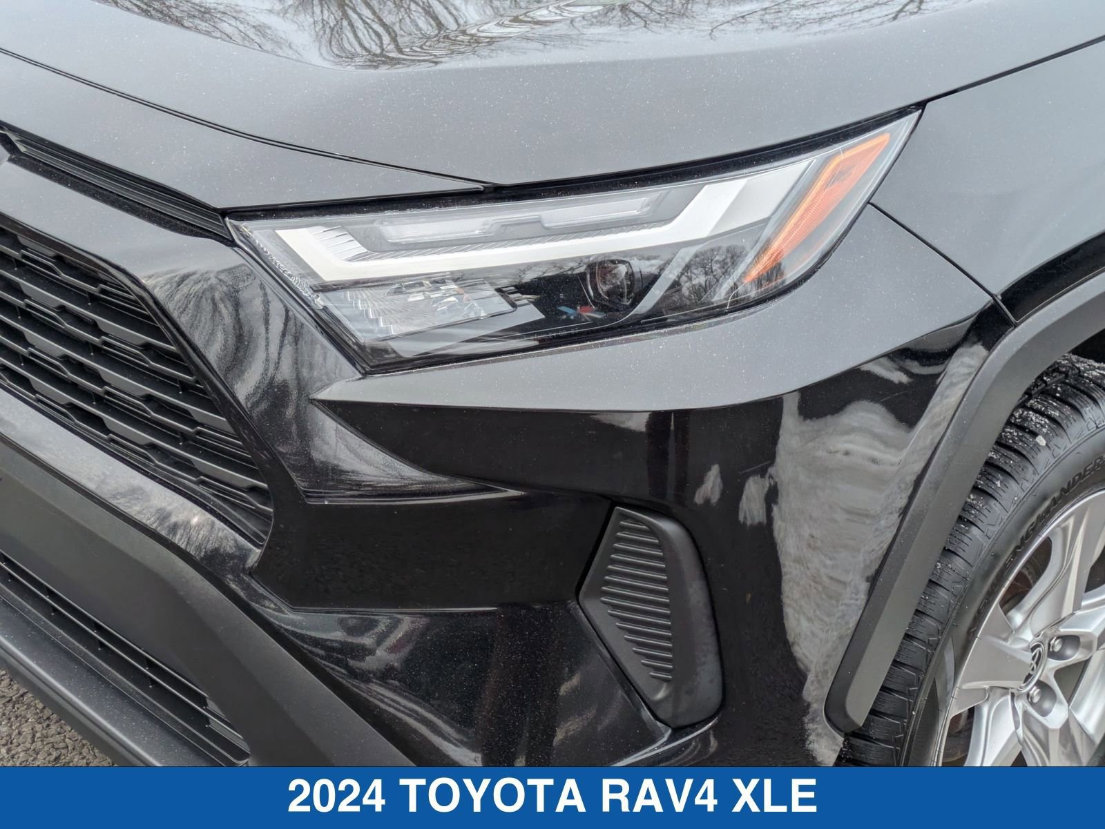 Used 2024 Toyota RAV4 XLE w/ Convenience Package image 10