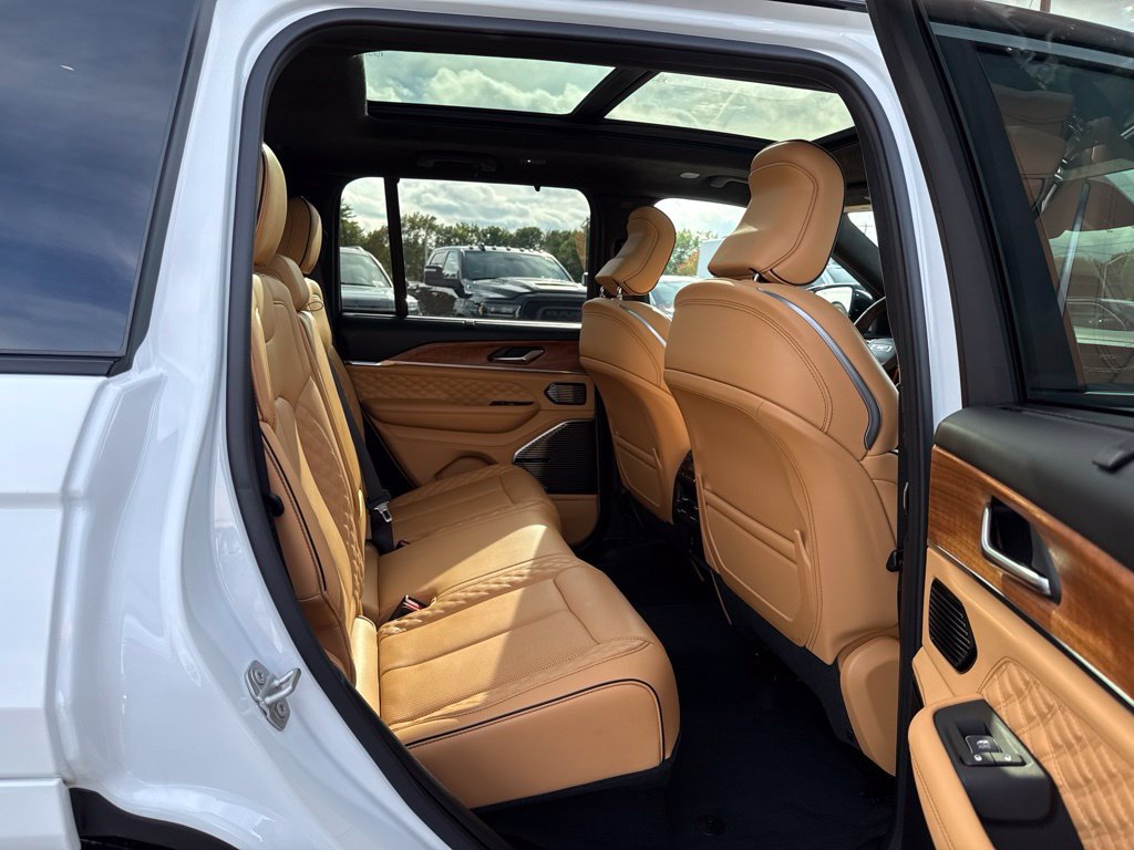 Certified 2025 Jeep Grand Cherokee Summit AWD/4WD image 27