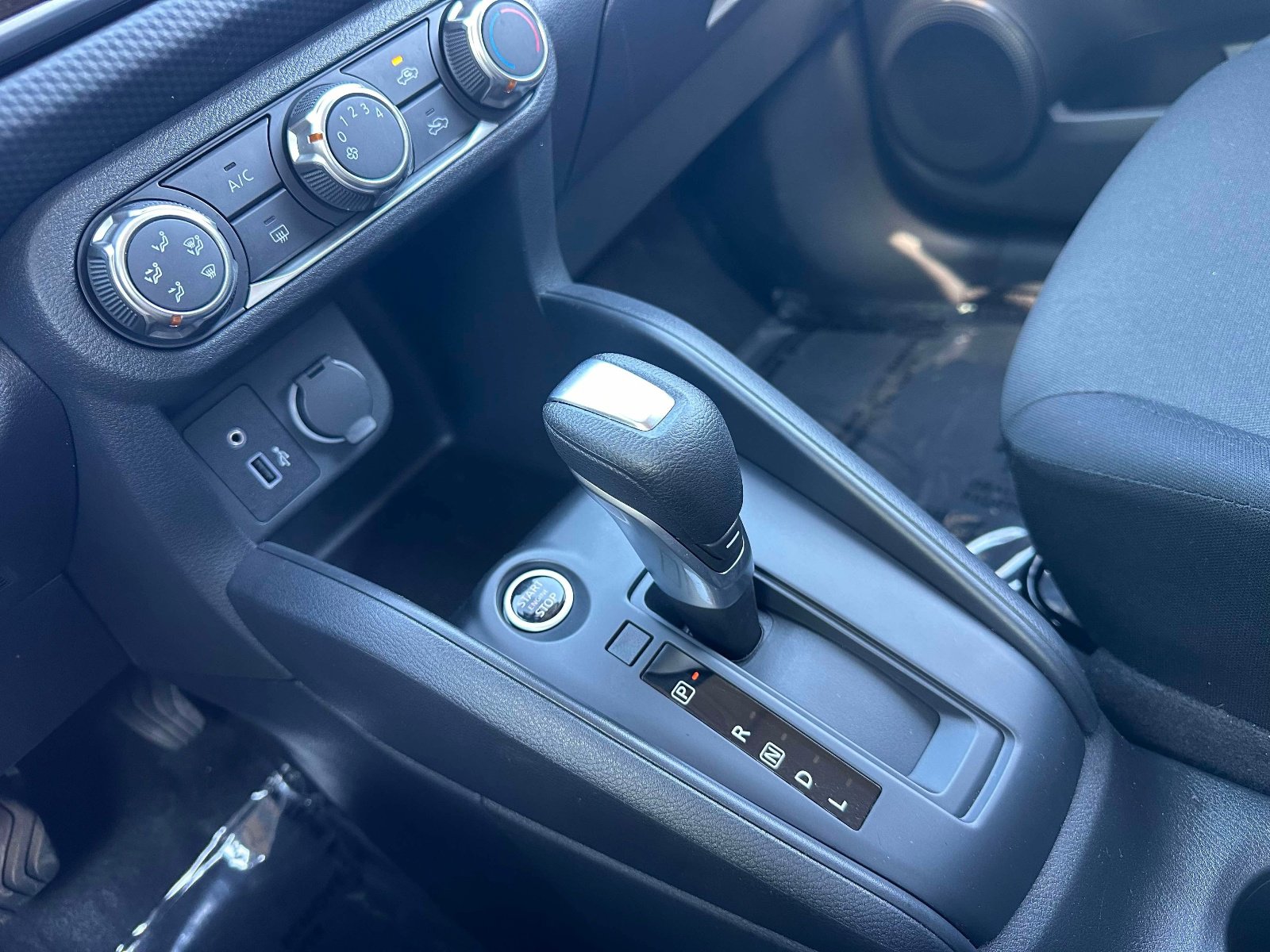 Used 2025 Nissan Kicks Play S image 13