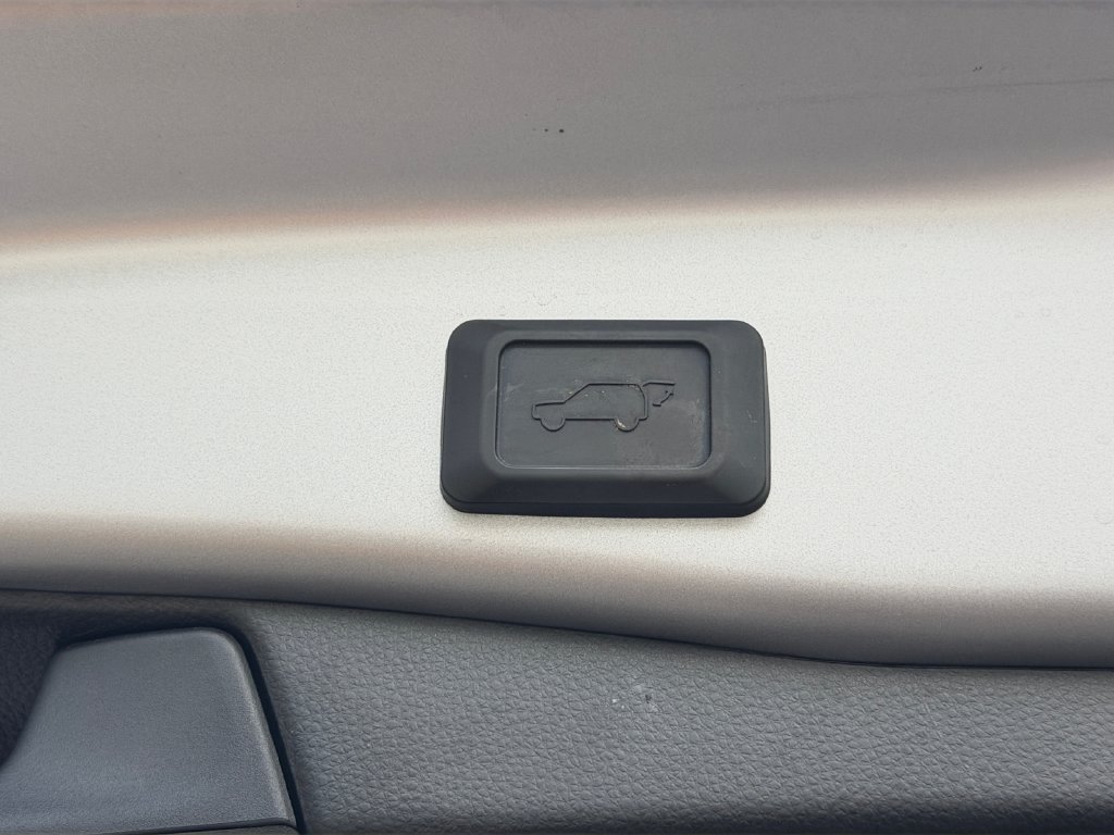 Used 2024 Toyota RAV4 SE w/ Weather & Moonroof Package AWD/4WD image 8