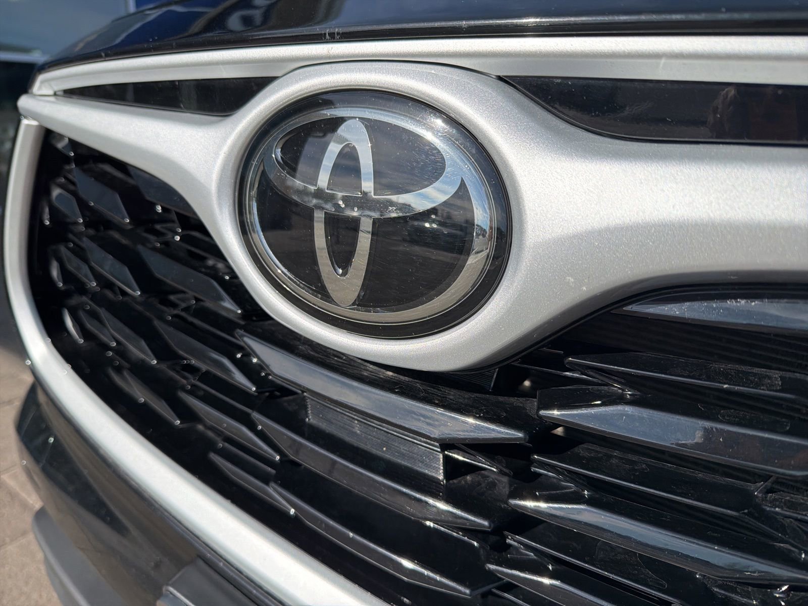 Used 2024 Toyota Highlander LE image 7