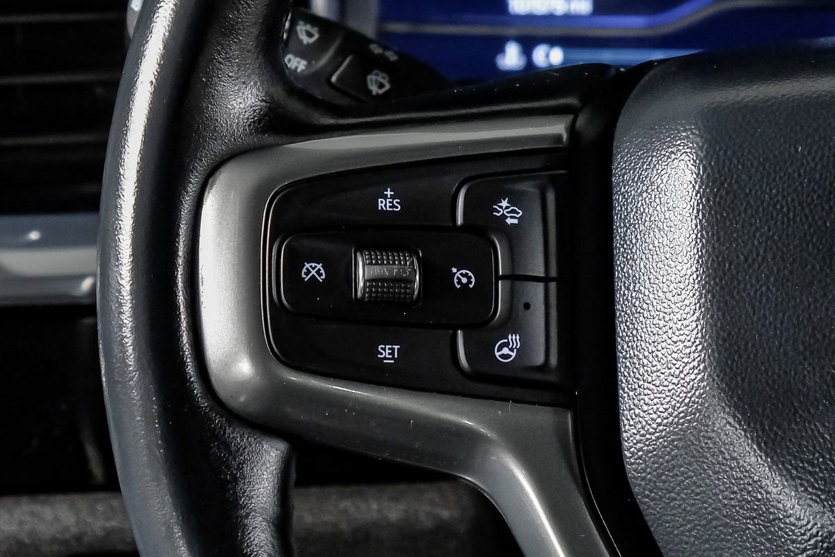 Used 2024 Chevrolet Silverado 3500 LTZ w/ LTZ Convenience Package image 18