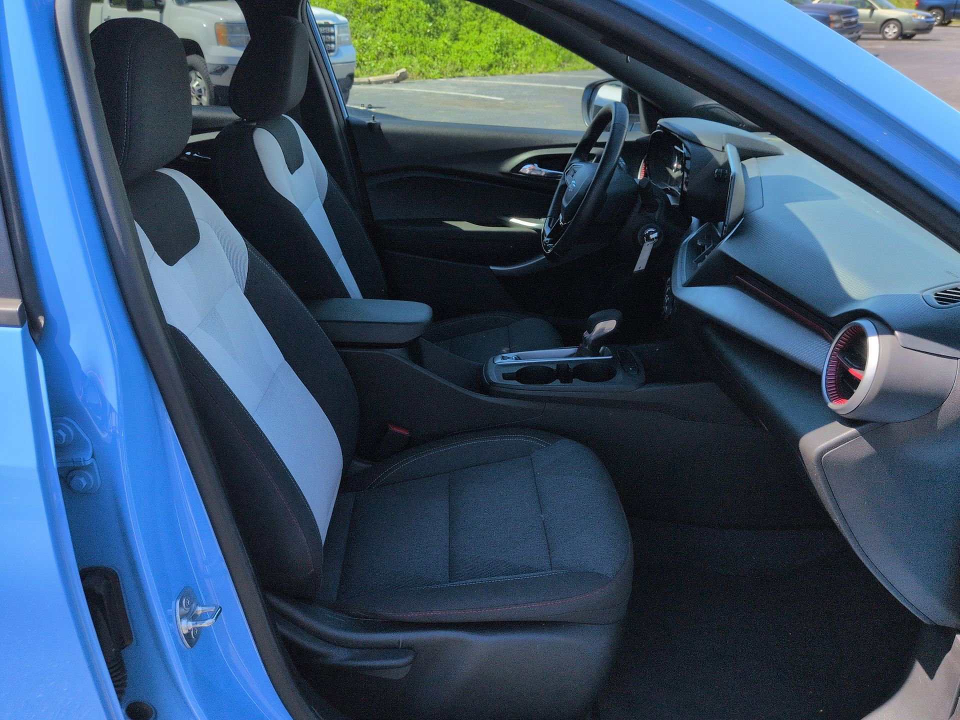Certified 2024 Chevrolet Trax RS FWD image 26