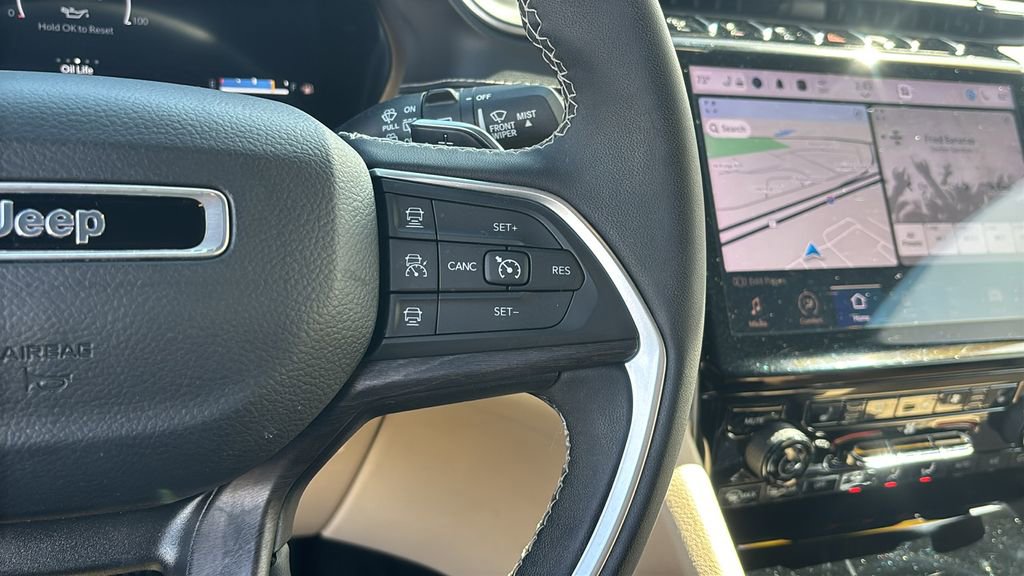 Used 2023 Jeep Grand Cherokee Limited w/ Luxury Tech Group II image 18