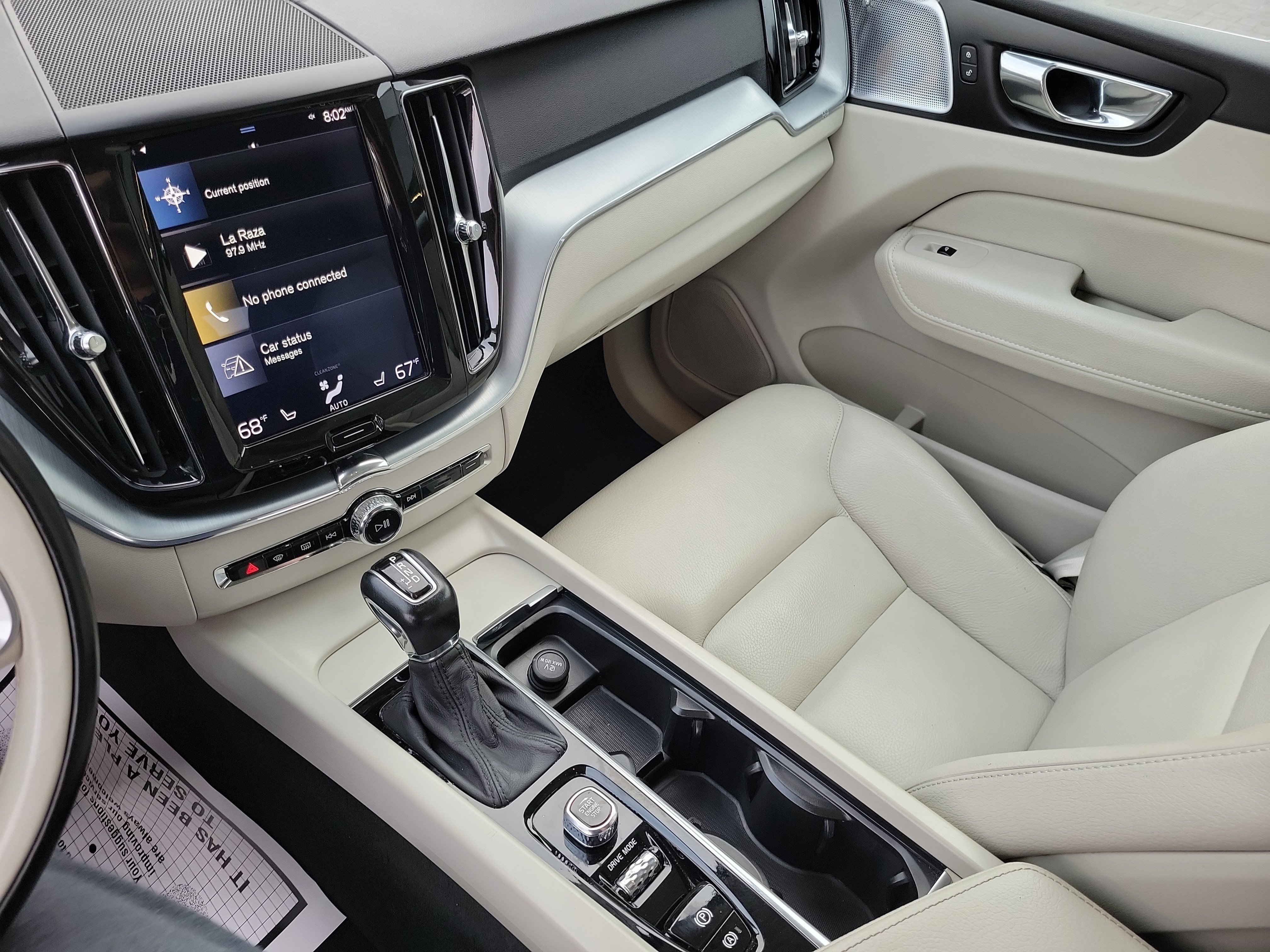 Used 2018 Volvo XC60 T6 Momentum w/ Convenience Package image 15