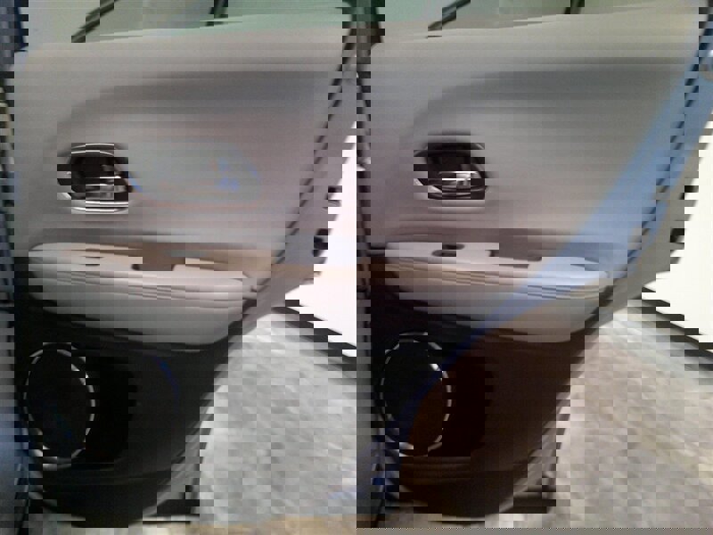 Used 2017 Honda HR-V EX image 29