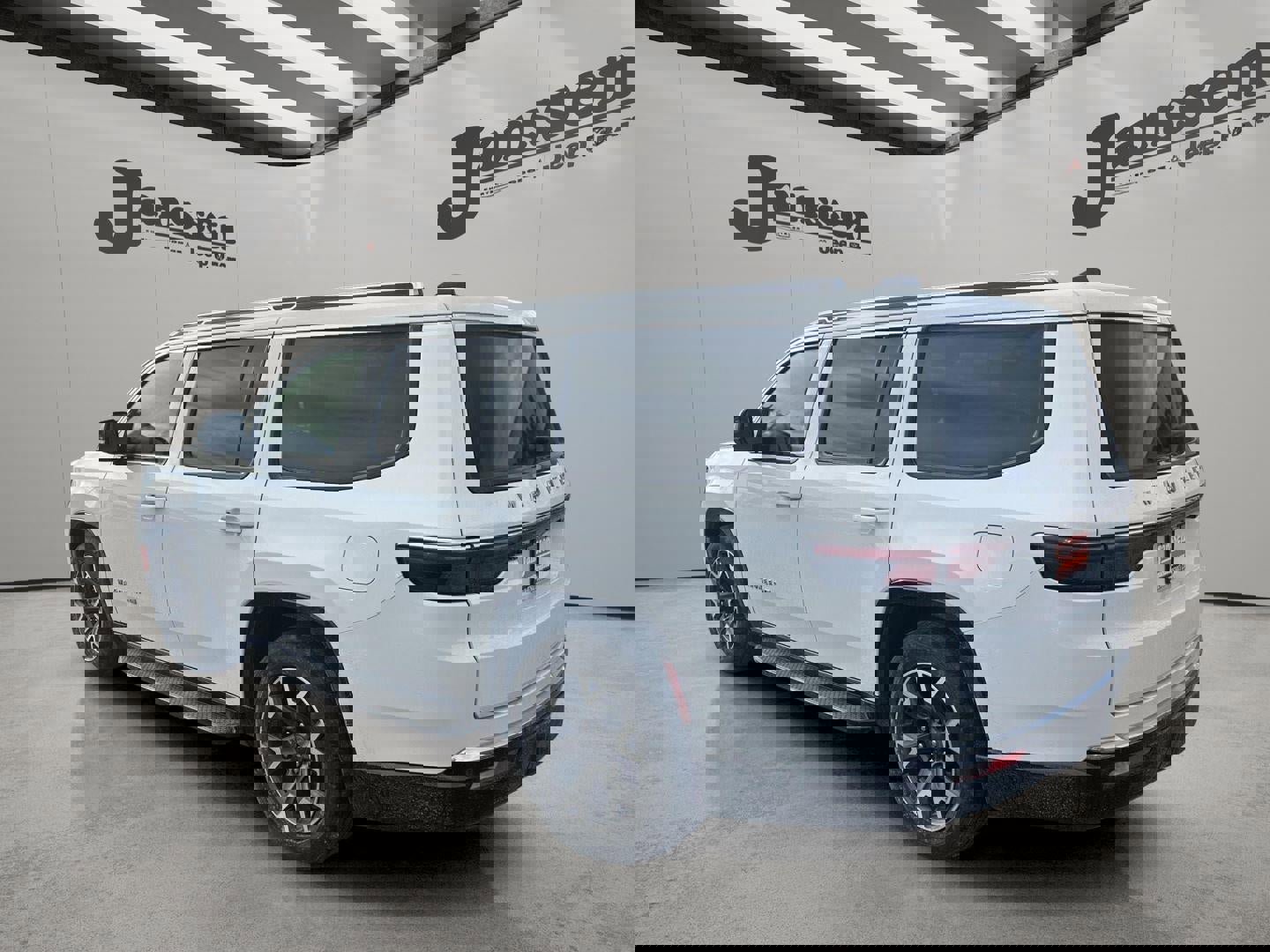 Used 2024 Jeep Wagoneer Series III AWD/4WD image 2