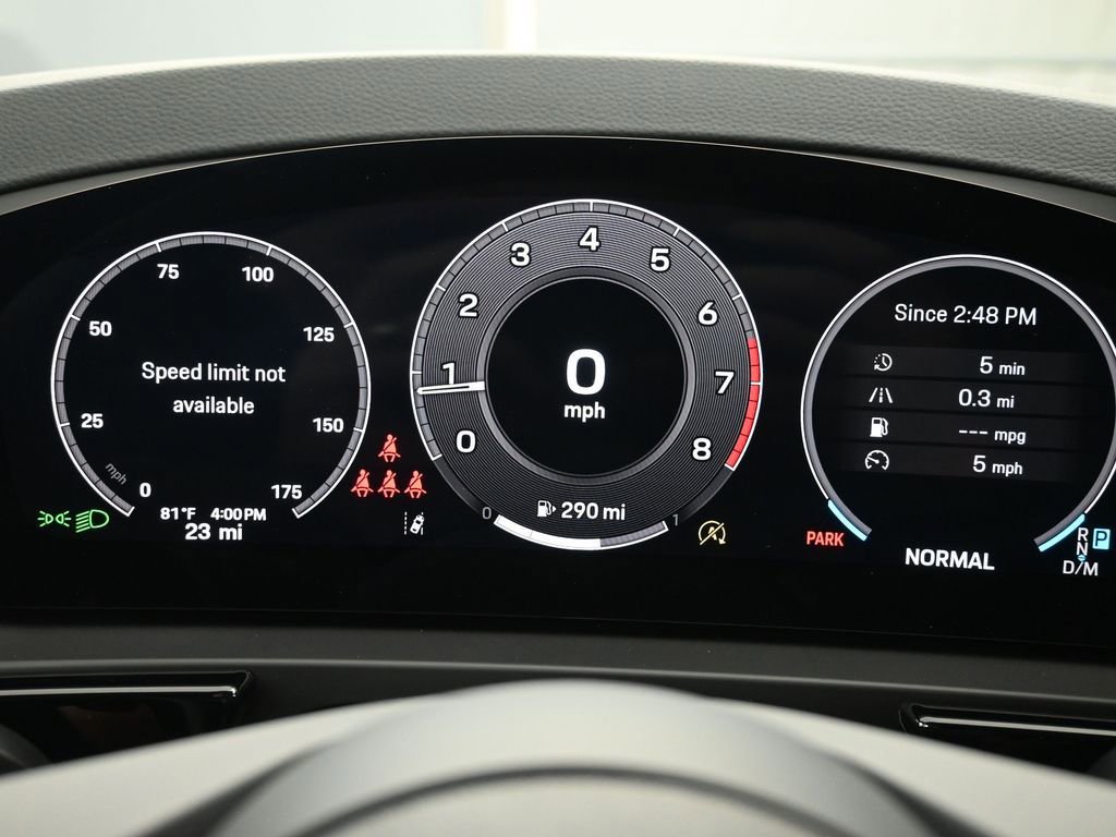 Certified 2025 Porsche Cayenne AWD/4WD image 16