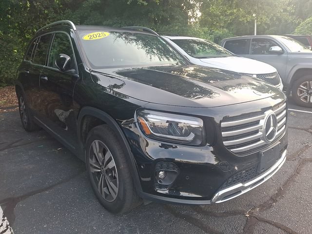 Used 2025 Mercedes-Benz GLB 250 4MATIC image 3