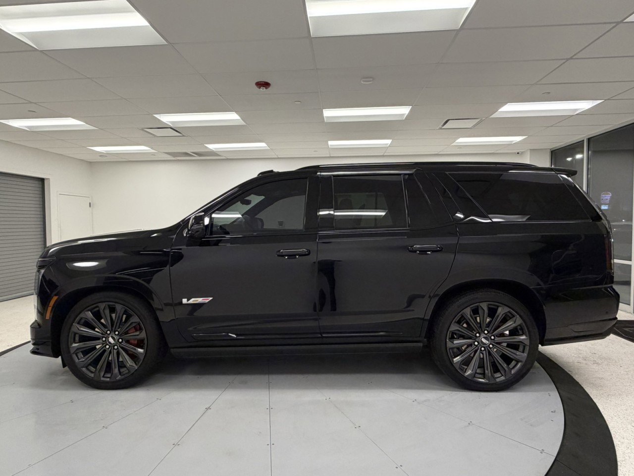 Used 2025 Cadillac Escalade V image 4