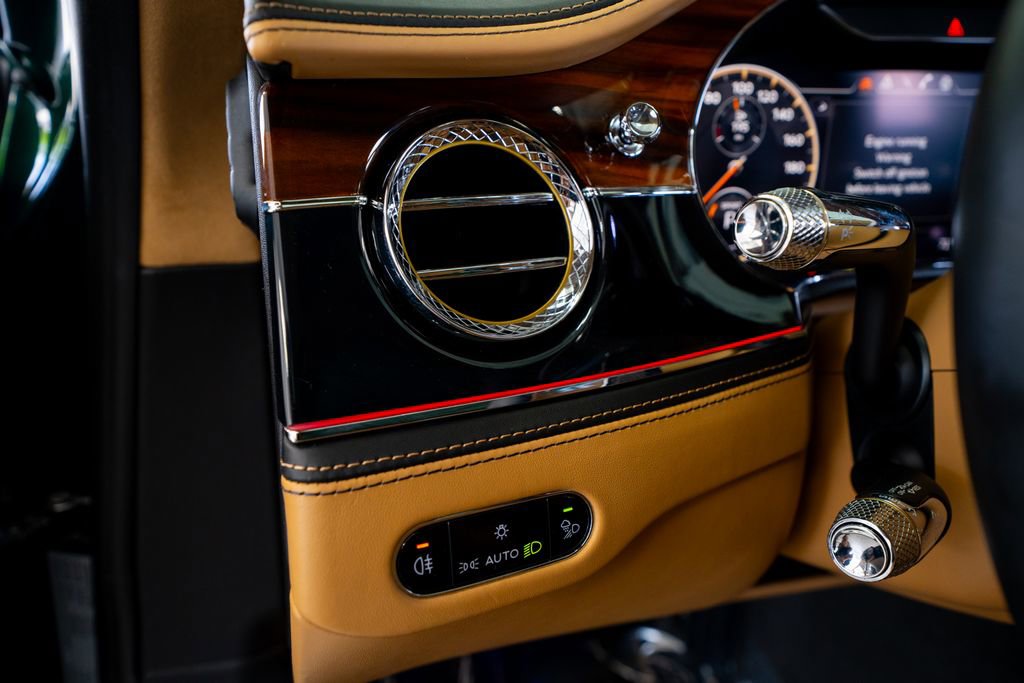 Used 2020 Bentley Flying Spur W12 image 35