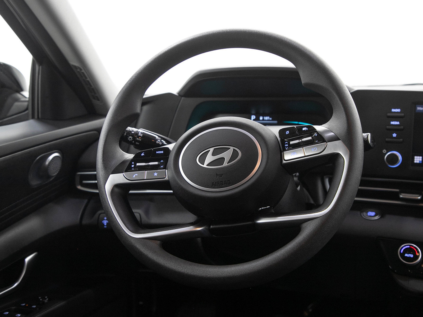 Used 2026 Hyundai Elantra Hybrid FWD image 15