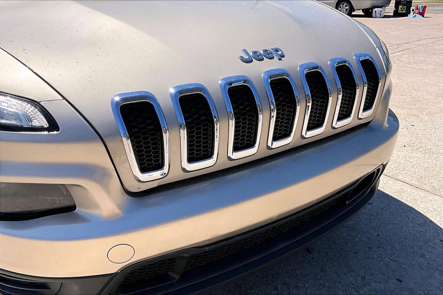 Used 2015 Jeep Cherokee Sport FWD image 30