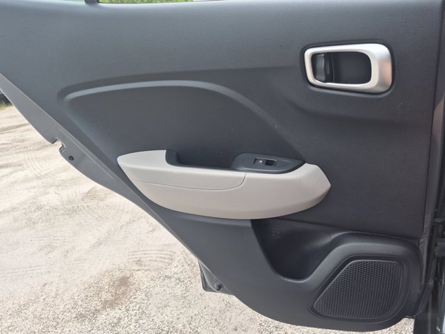 Used 2025 Hyundai Venue SEL FWD image 26