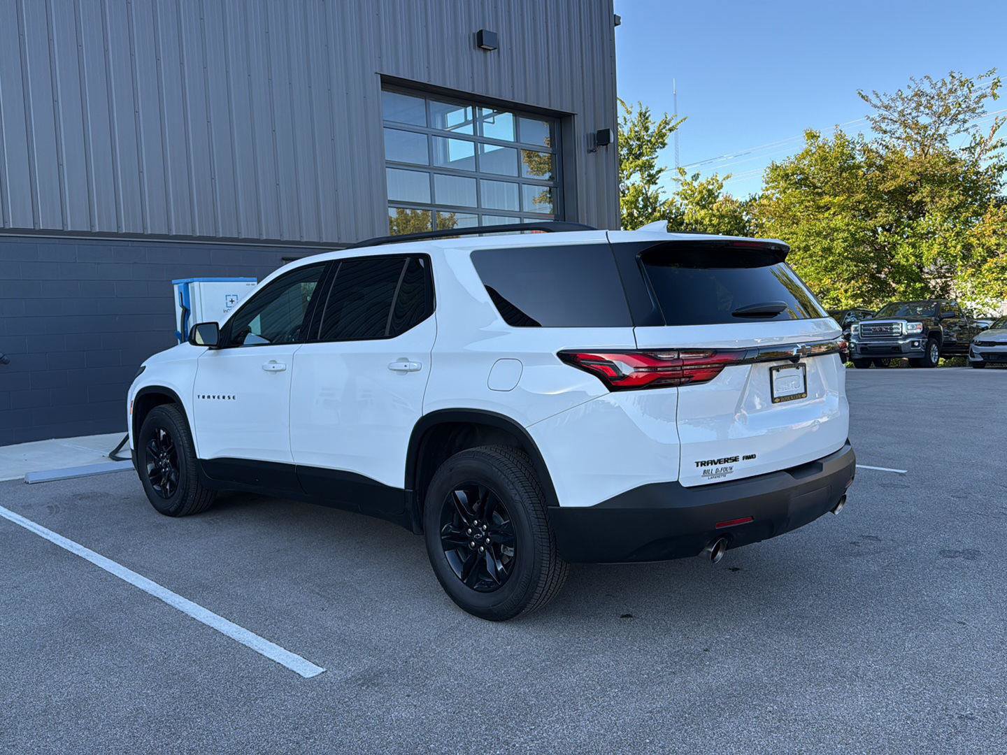 Used 2022 Chevrolet Traverse LS w/ Midnight/Sport Edition AWD/4WD image 5