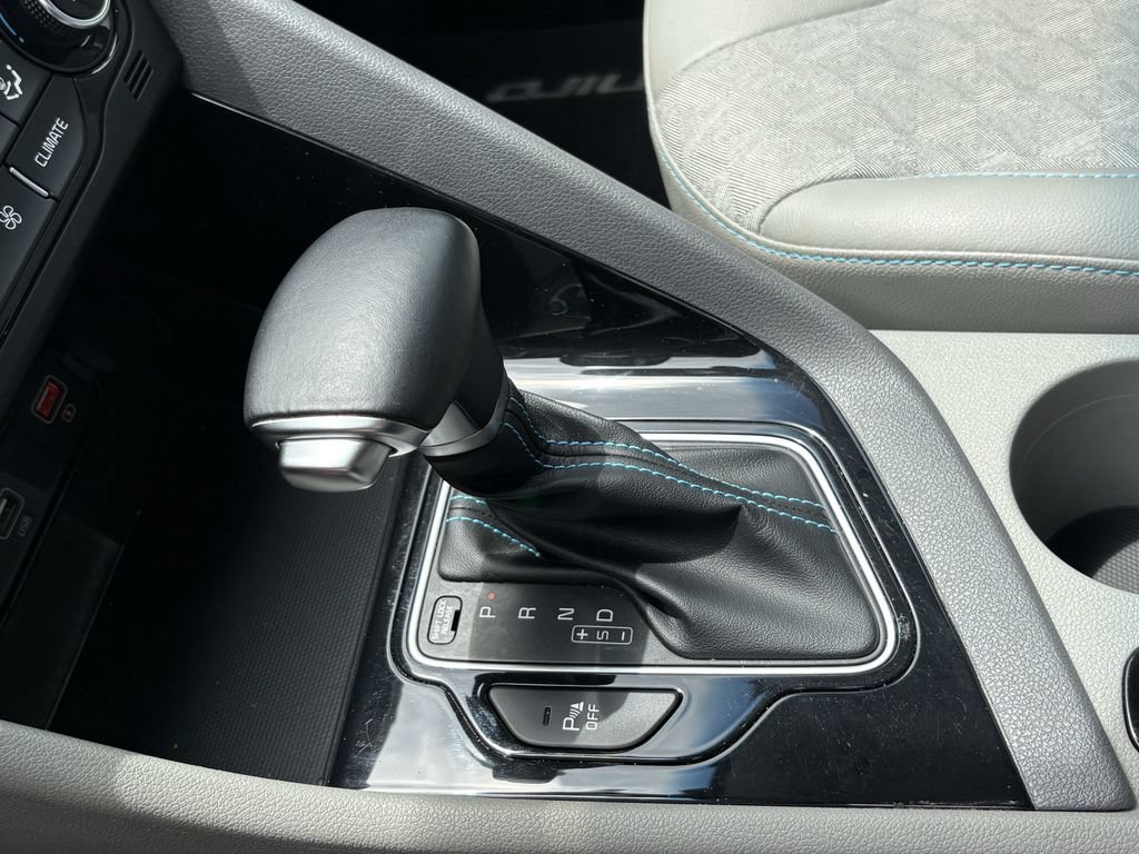 Certified 2022 Kia Niro LXS FWD image 21