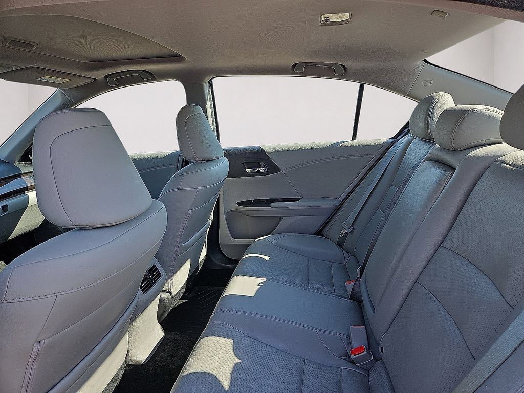 Used 2017 Honda Accord Touring image 17