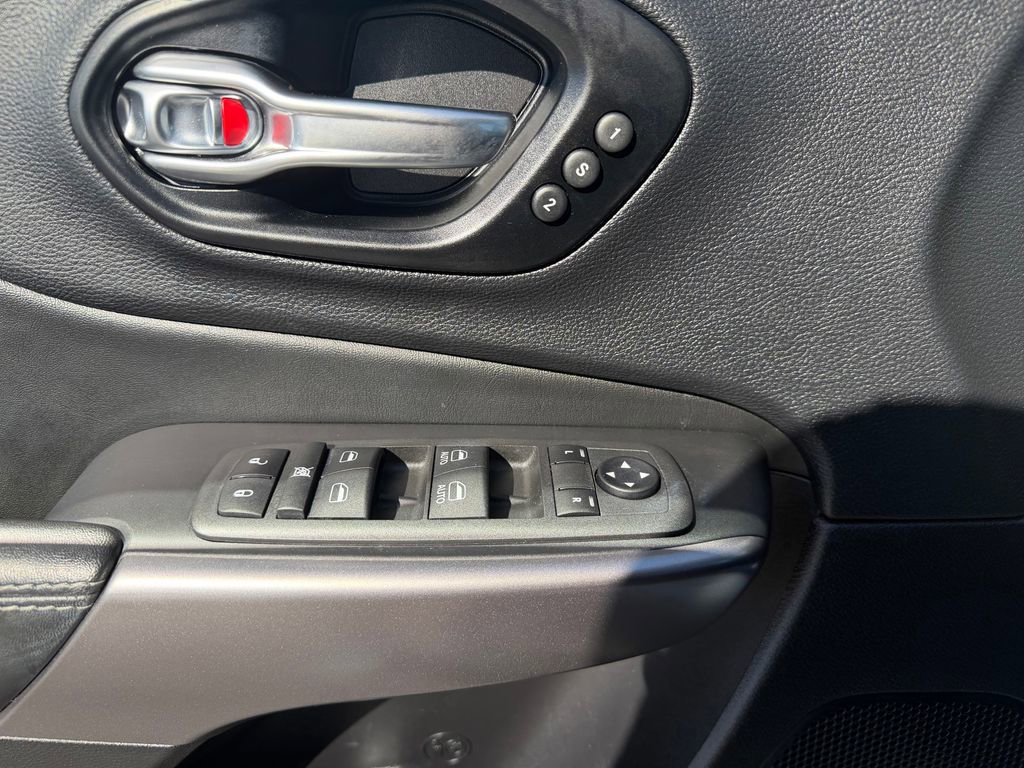 Certified 2022 Jeep Cherokee Limited image 16