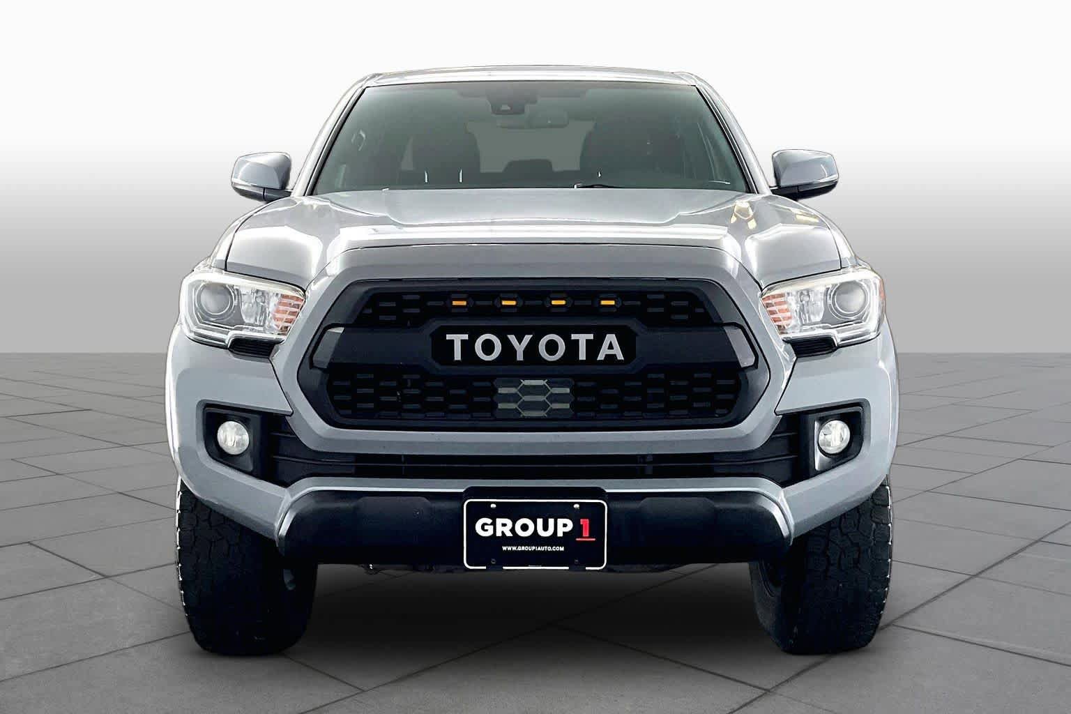 Used 2019 Toyota Tacoma TRD Off-Road AWD/4WD image 4