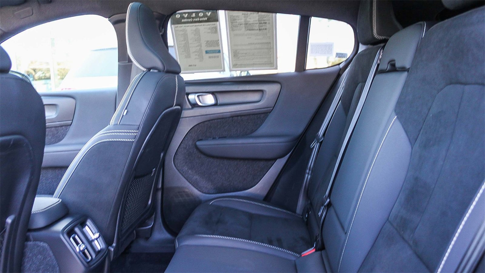 Used 2023 Volvo C40 P8 Recharge Plus w/ Protection Package Premier image 19