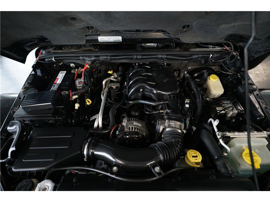 Used 2015 Jeep Wrangler Unlimited Rubicon w/ Connectivity Group image 10