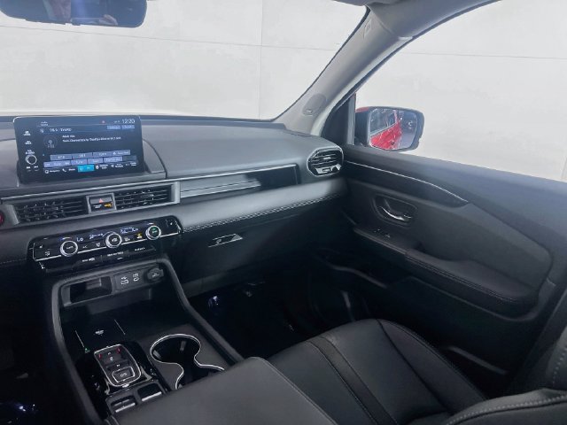 Certified 2025 Honda Pilot Touring image 19