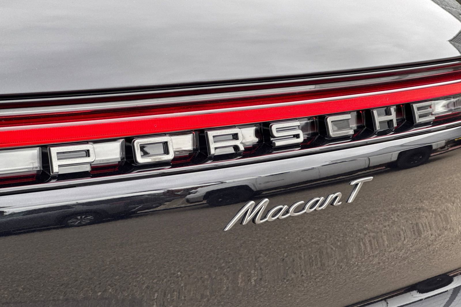 New 2025 Porsche Macan Turbo image 38