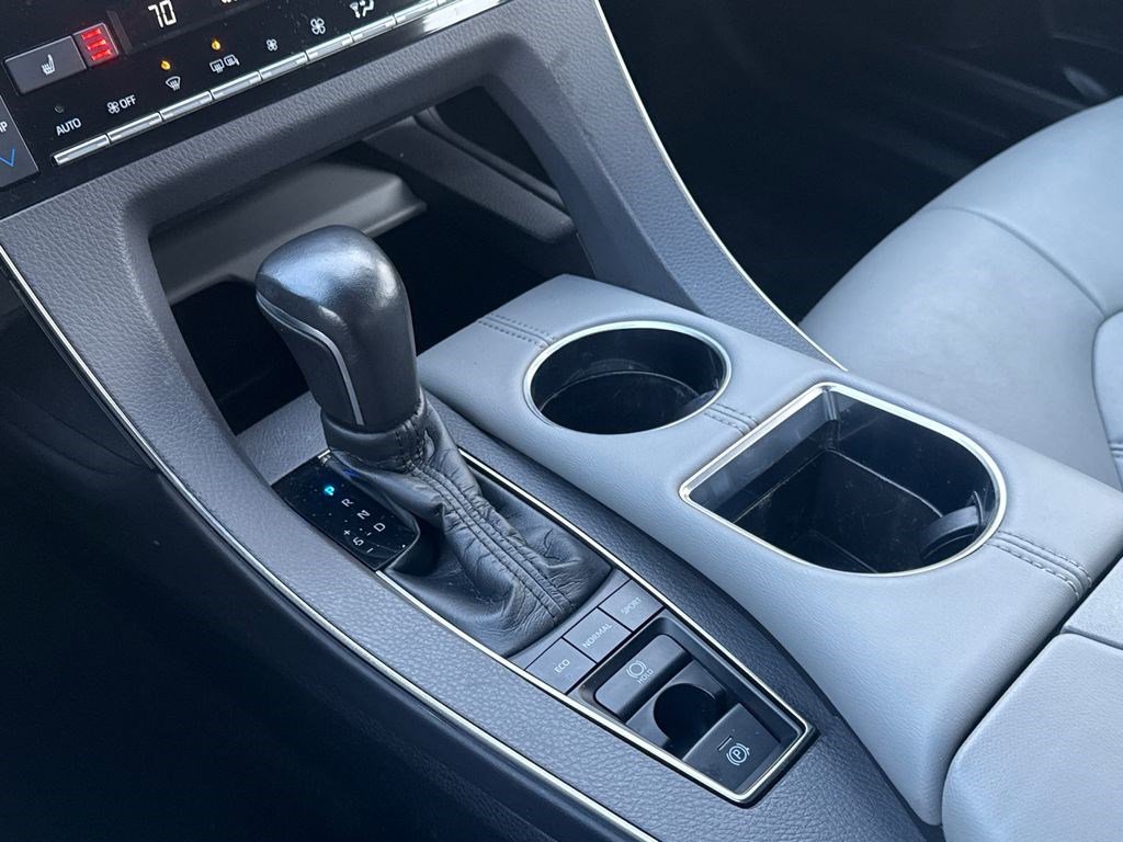 Used 2020 Toyota Avalon XLE image 31
