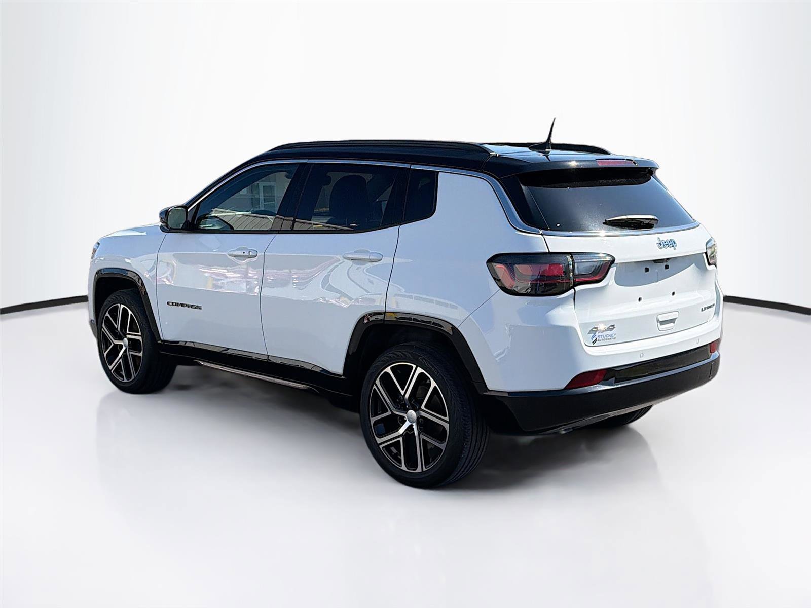 Used 2024 Jeep Compass Limited w/ Elite Group image 5