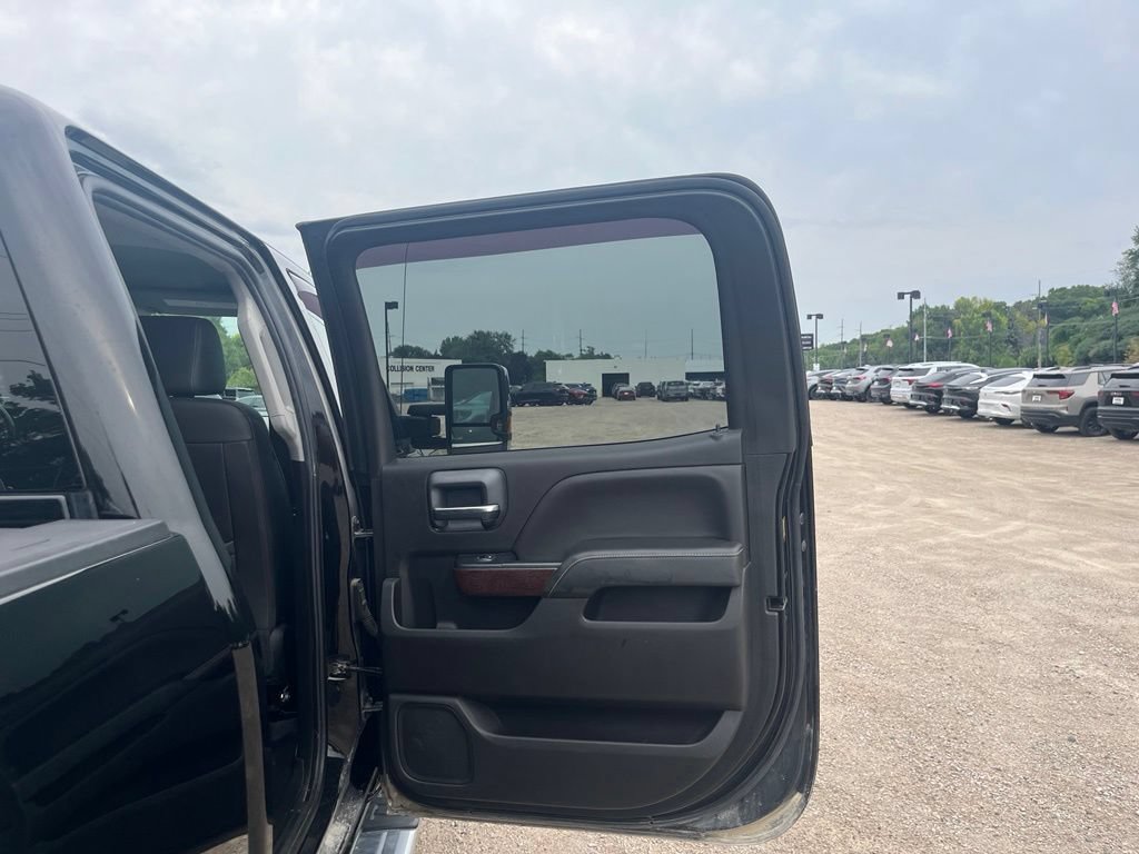 Used 2018 GMC Sierra 2500 SLT w/ Duramax Plus Package AWD/4WD image 32