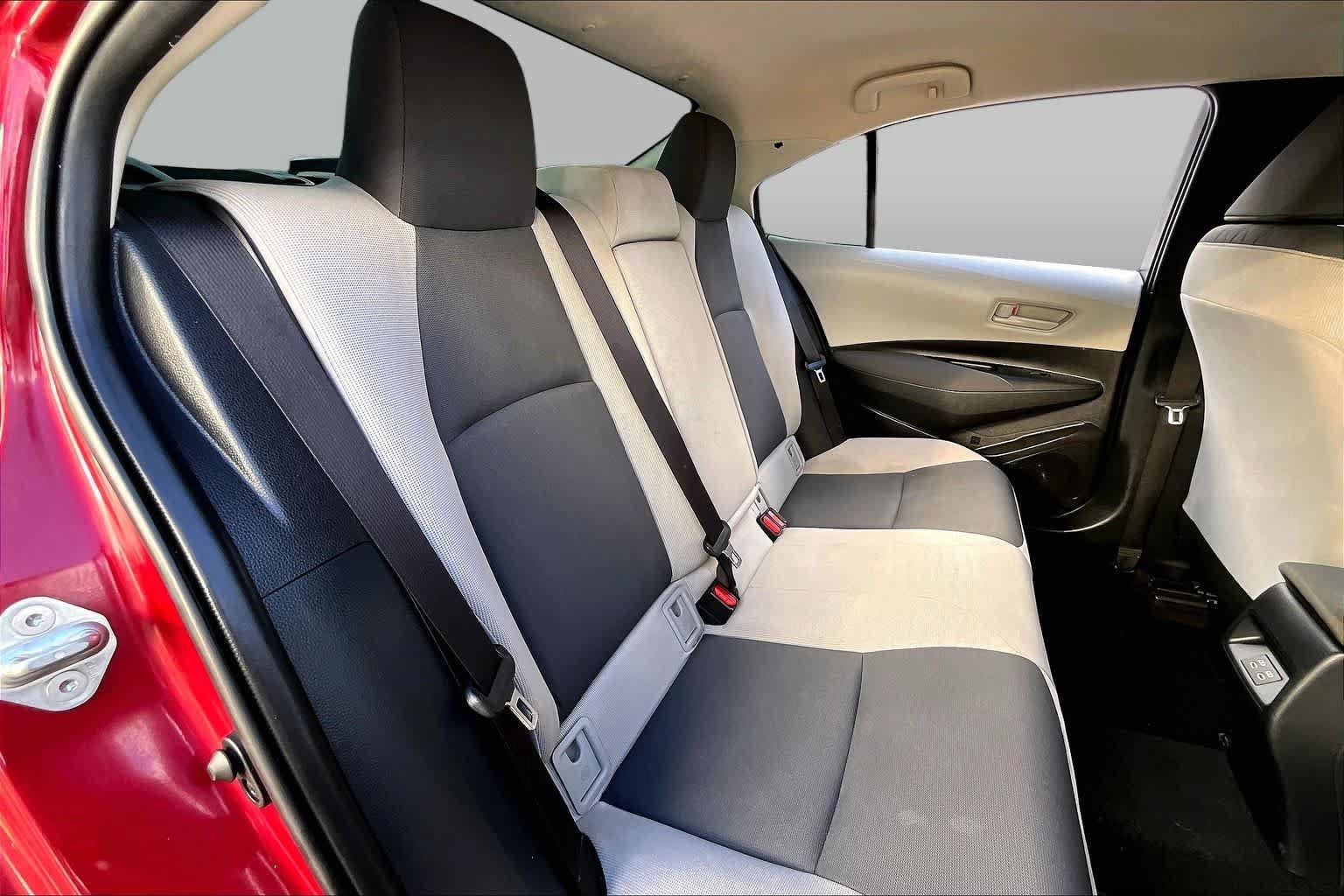 Used 2025 Toyota Corolla LE FWD image 19