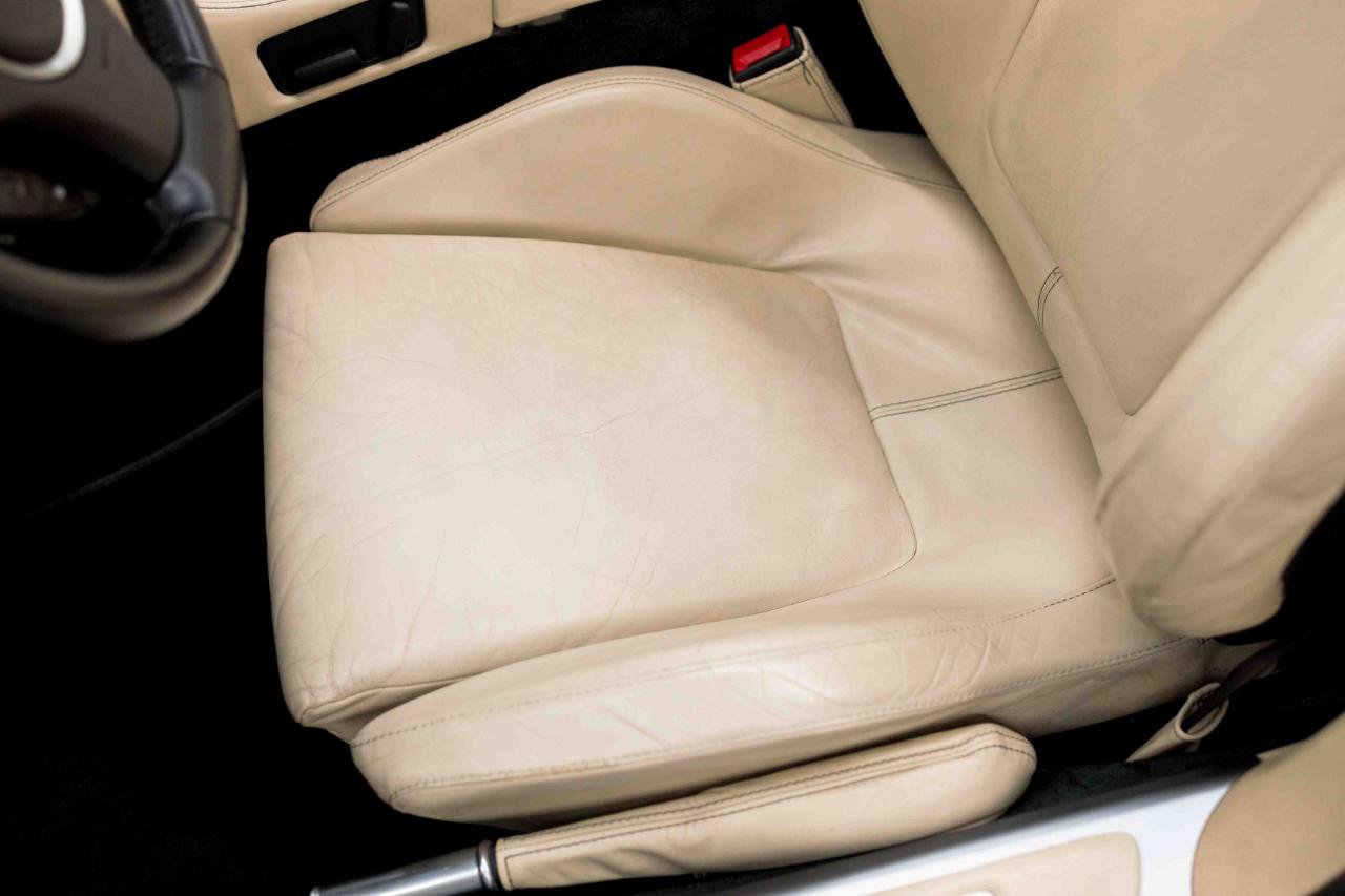 Used 2006 Aston Martin DB9 Volante RWD image 54