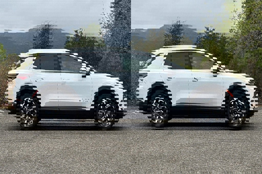 New 2026 Chevrolet Equinox EV LT image 3