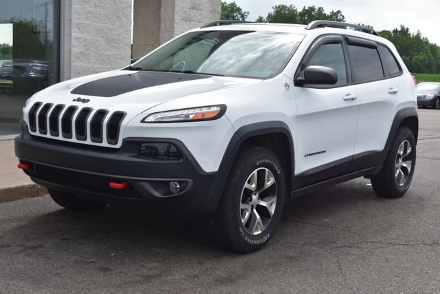 Used 2017 Jeep Cherokee Trailhawk w/ Comfort & Convenience Group AWD/4WD image 16