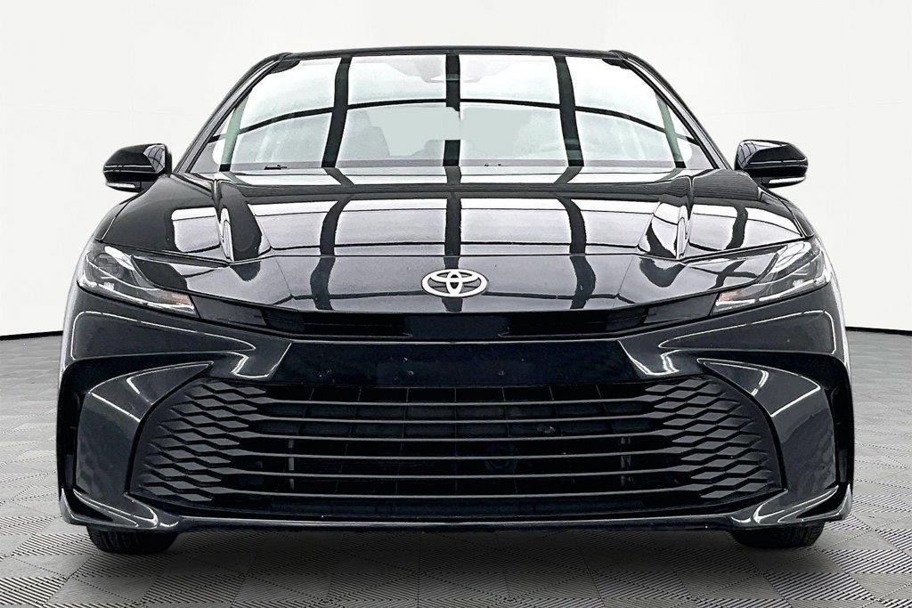 Used 2025 Toyota Camry LE FWD image 3