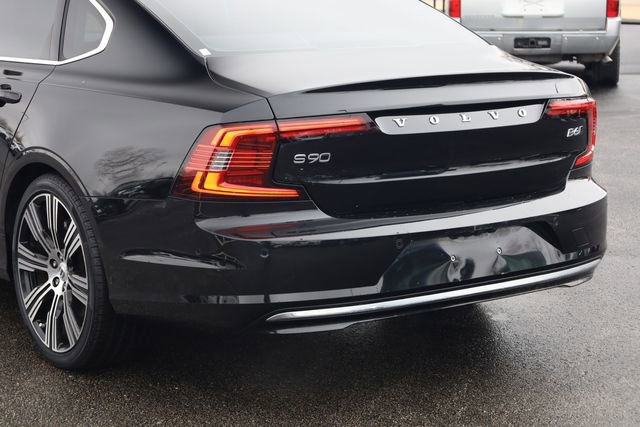 Used 2023 Volvo S90 B6 Plus image 7