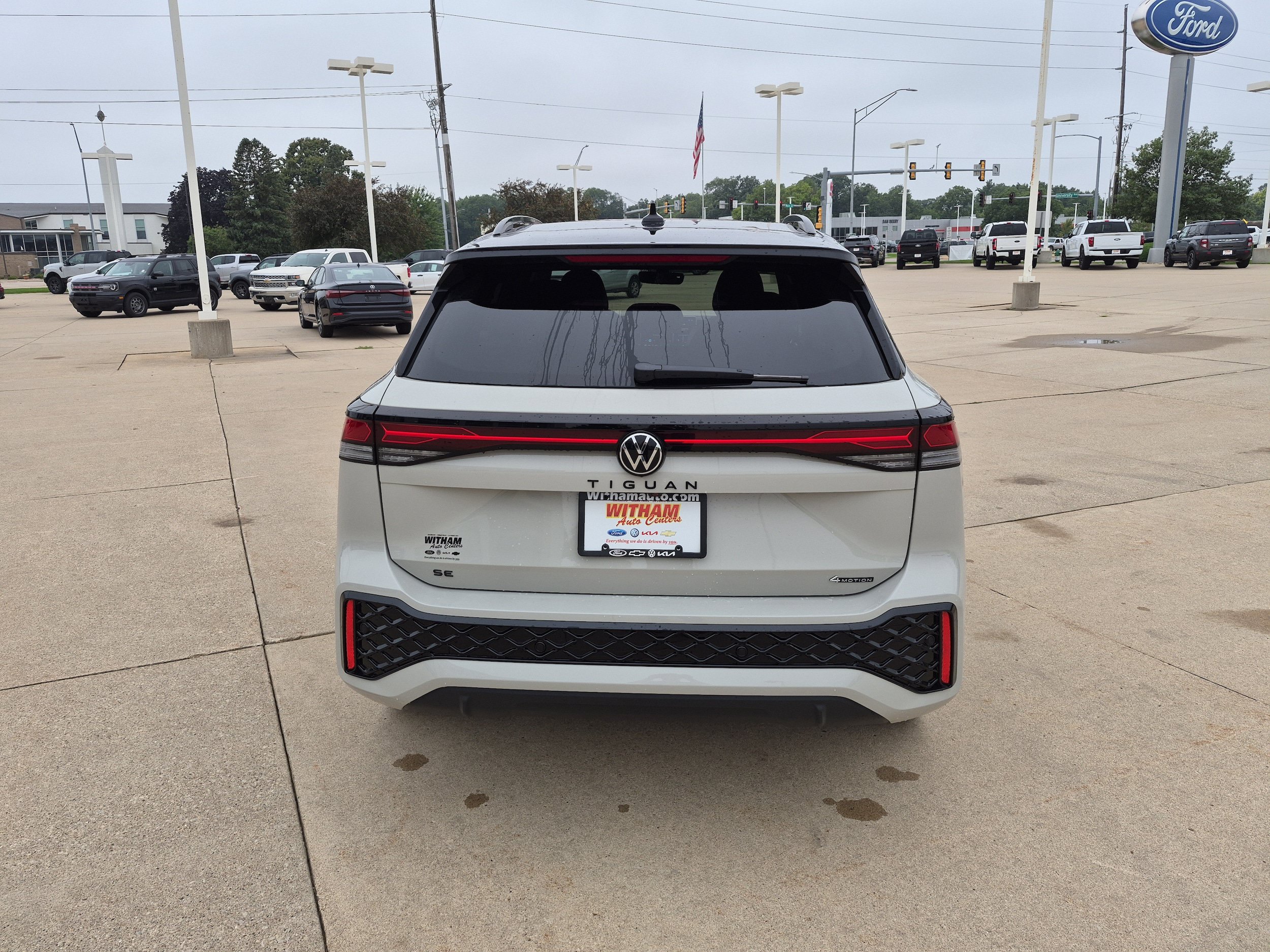 New 2026 Volkswagen Tiguan SE R-Line AWD/4WD image 5