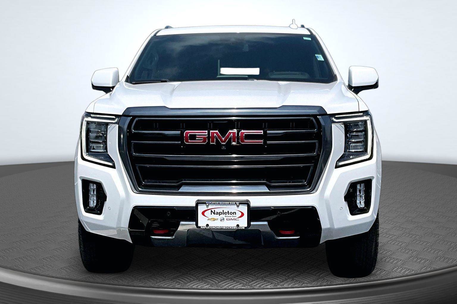 Used 2023 GMC Yukon XL AT4 w/ Technology Package AWD/4WD image 3