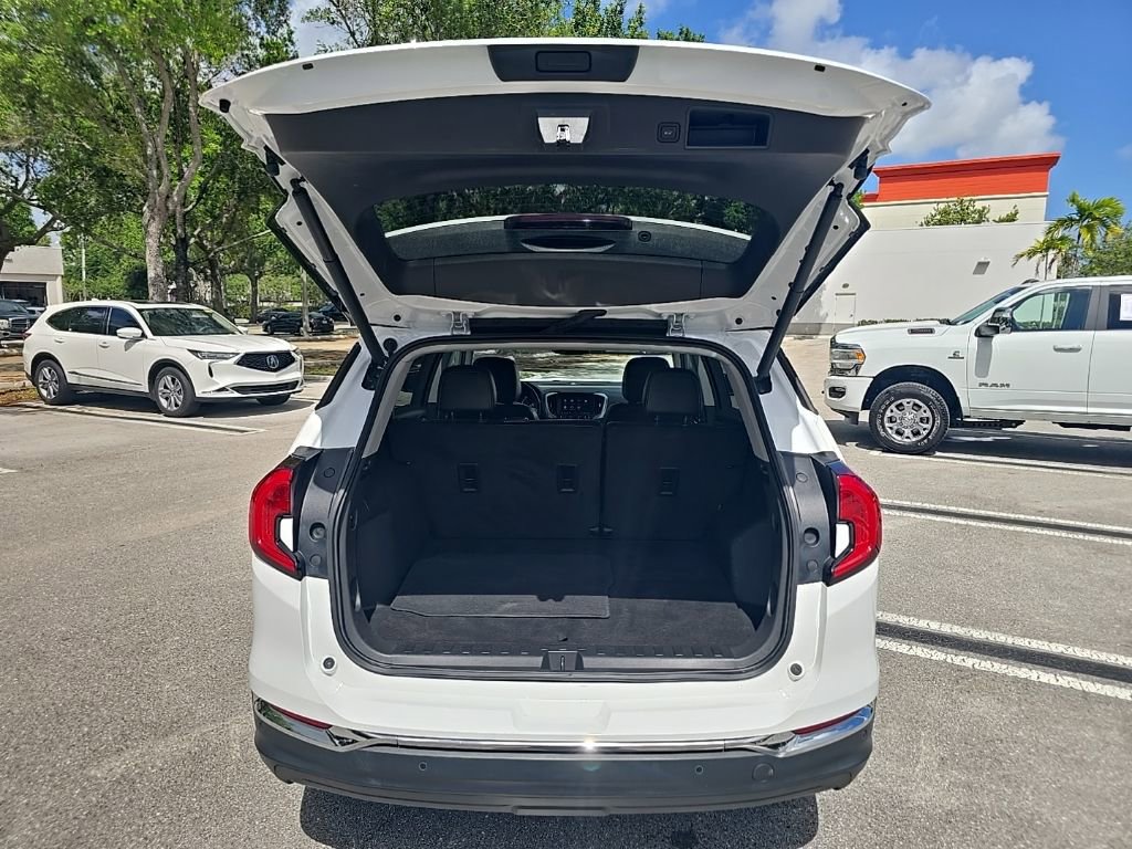 Used 2023 GMC Terrain SLT image 30