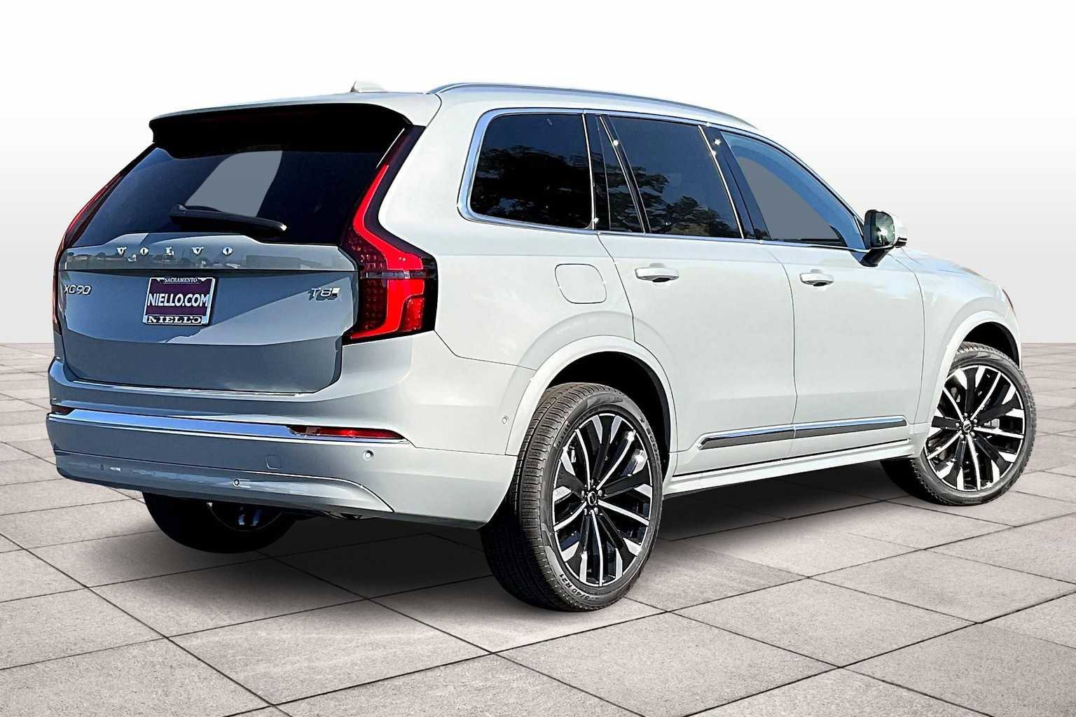 New 2026 Volvo XC90 T8 Plus image 4