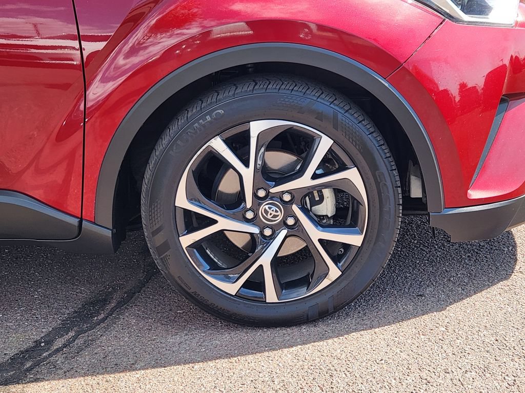 Used 2018 Toyota C-HR XLE FWD image 30